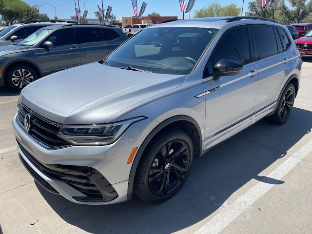 2023 Volkswagen Tiguan 2.0T SE R-Line Black