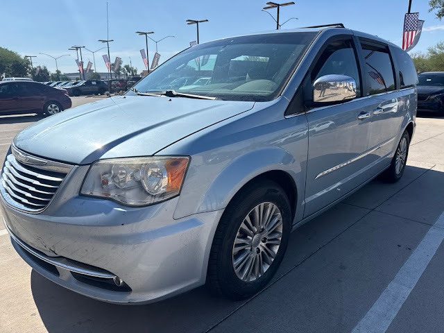 2013 Chrysler Town & Country Touring-L